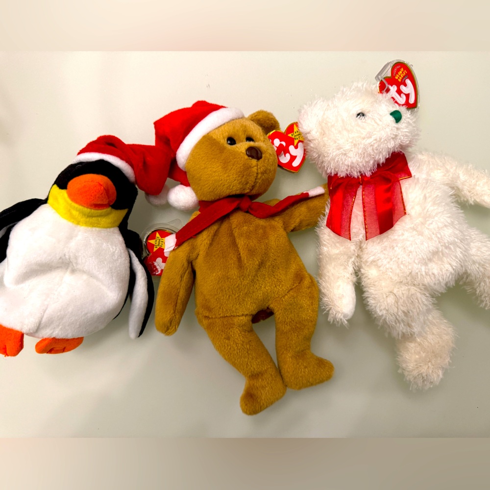 Rare retired beanie babies. Penguin Zero Holiday Teddy, 2004, Holiday Teddy 1997